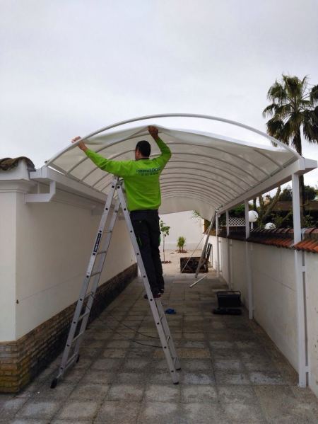 أفضل أنواع مظلات أحواش ومواقف سيارات في حي الجامعة بجدة2026:دليل الشراء والتركيب.